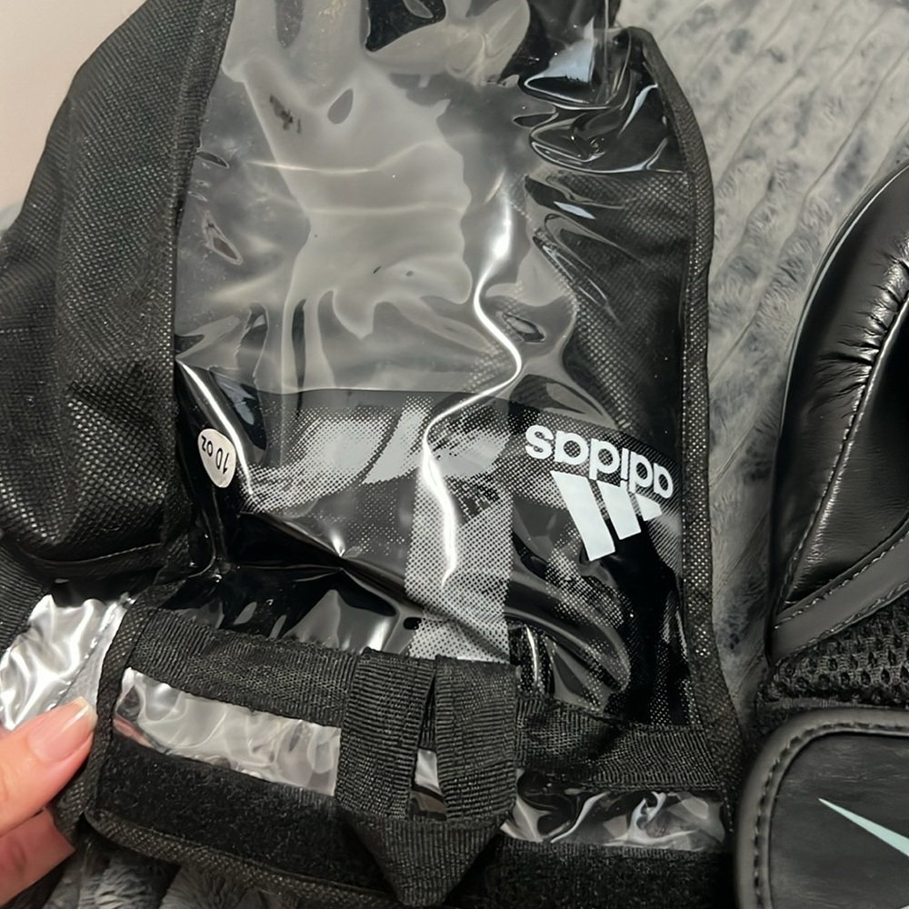 Boxing Adidas - Picture 3 of 4